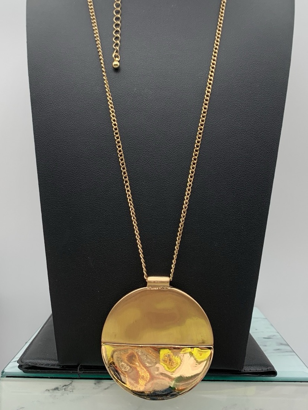 NWT Stephan & Co Round Half-Textured matte & shiny gold tone Pendant Necklace